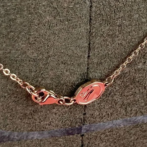 Swarovski Signum Y necklace
Swan, White, Rose gold-tone plated - Picture 5 of 6